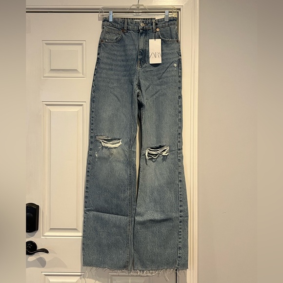 NWT! Zara Wide Leg High Rise Full Length Blue Distressed Jeans Size 4 MSRP $50! - Picture 2 of 5